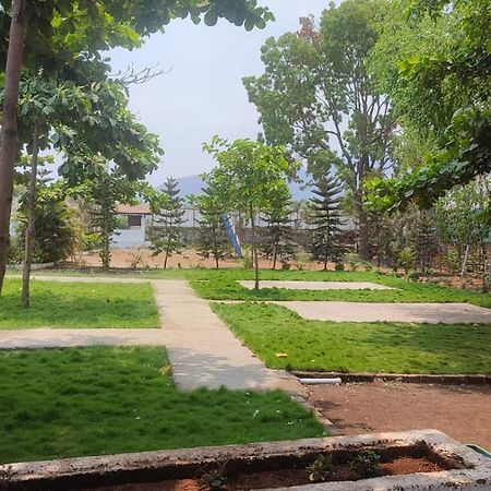 Hotel Metro Palace Resort Karjat Exterior foto