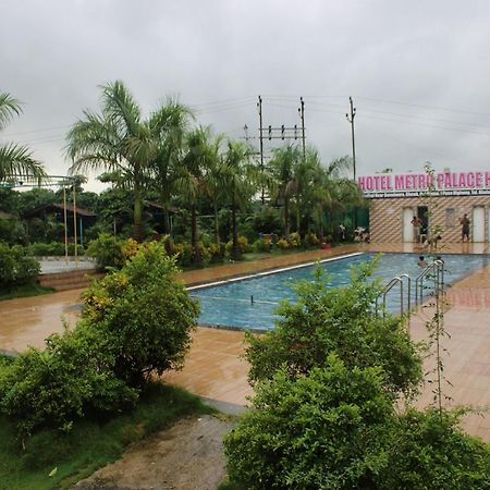 Hotel Metro Palace Resort Karjat Exterior foto
