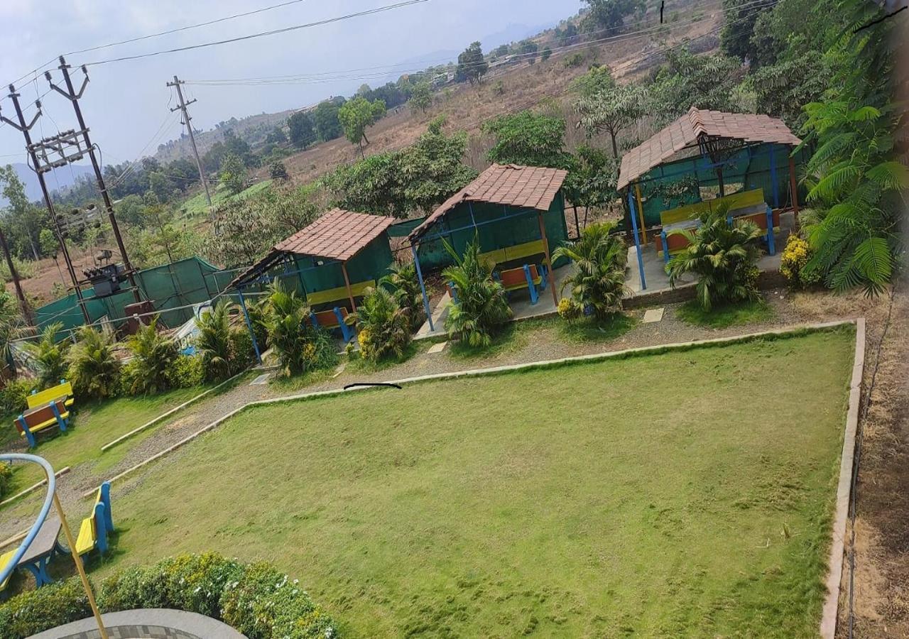 Hotel Metro Palace Resort Karjat Exterior foto
