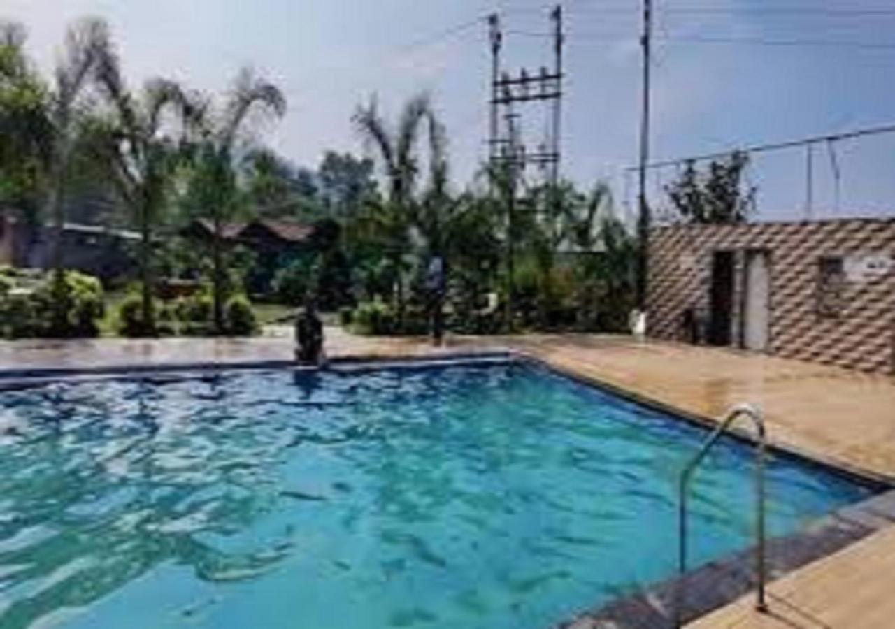 Hotel Metro Palace Resort Karjat Exterior foto