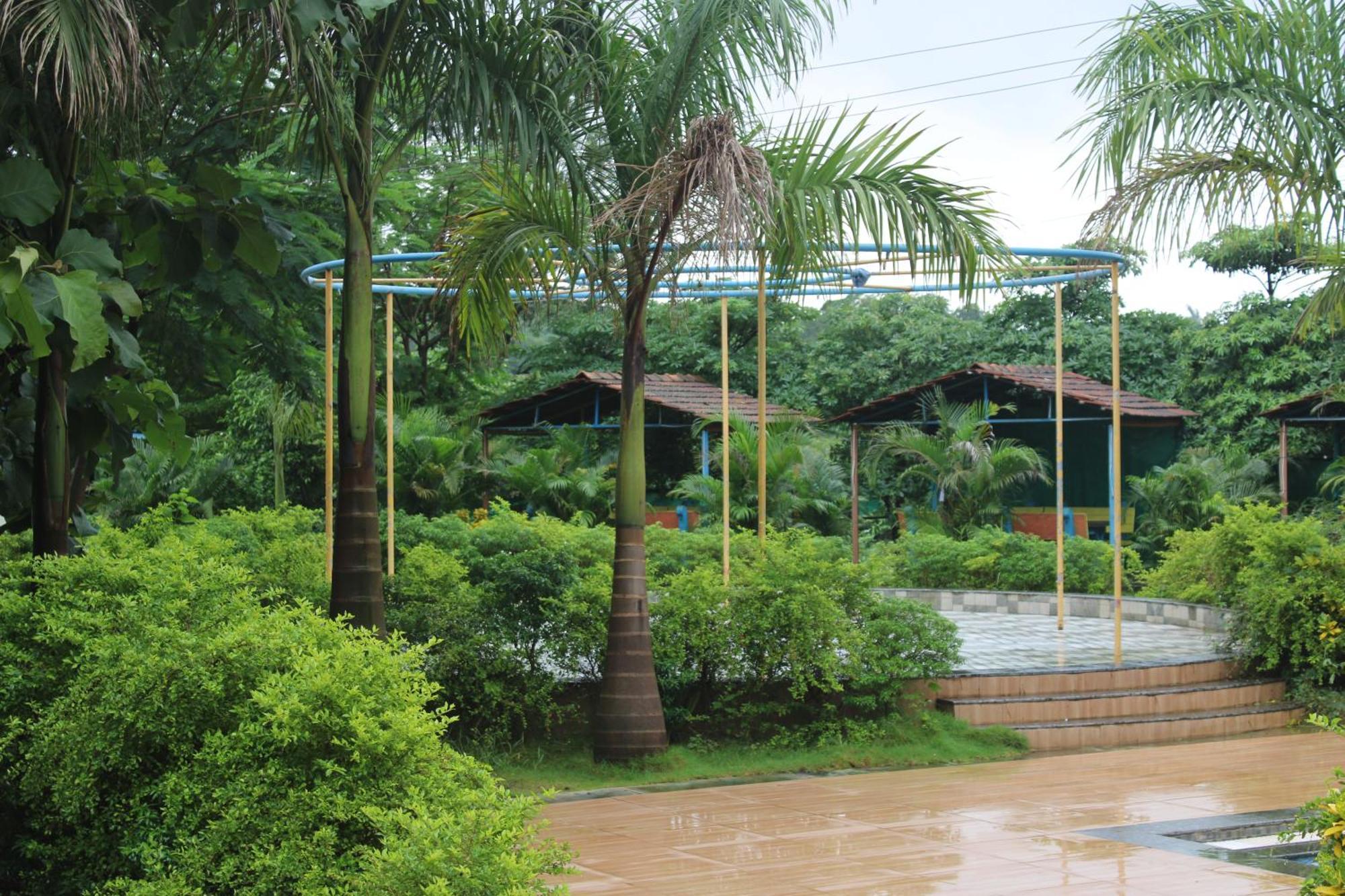 Hotel Metro Palace Resort Karjat Exterior foto