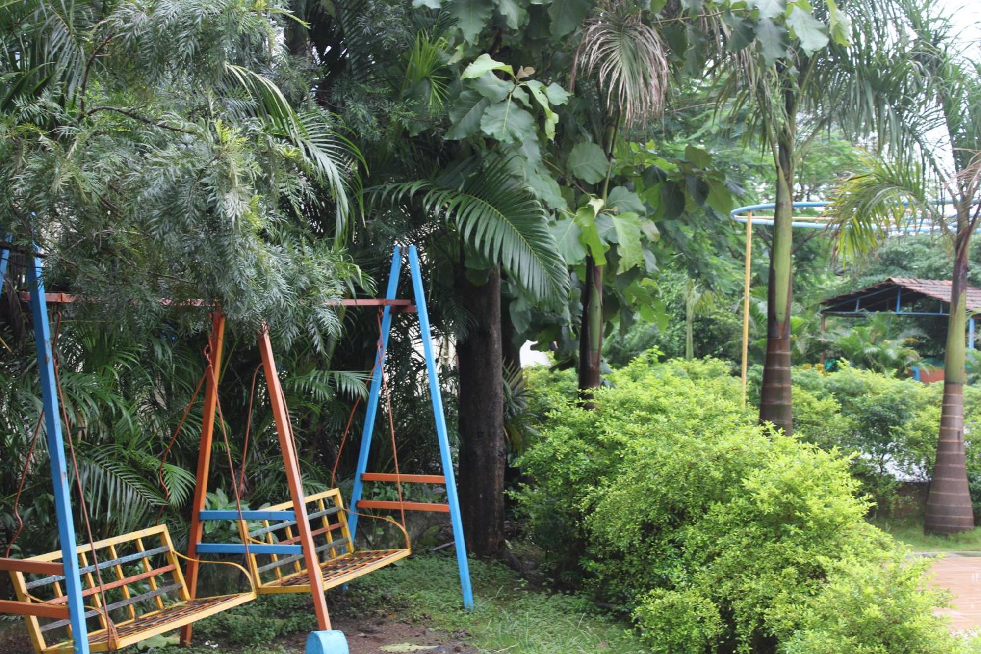 Hotel Metro Palace Resort Karjat Exterior foto
