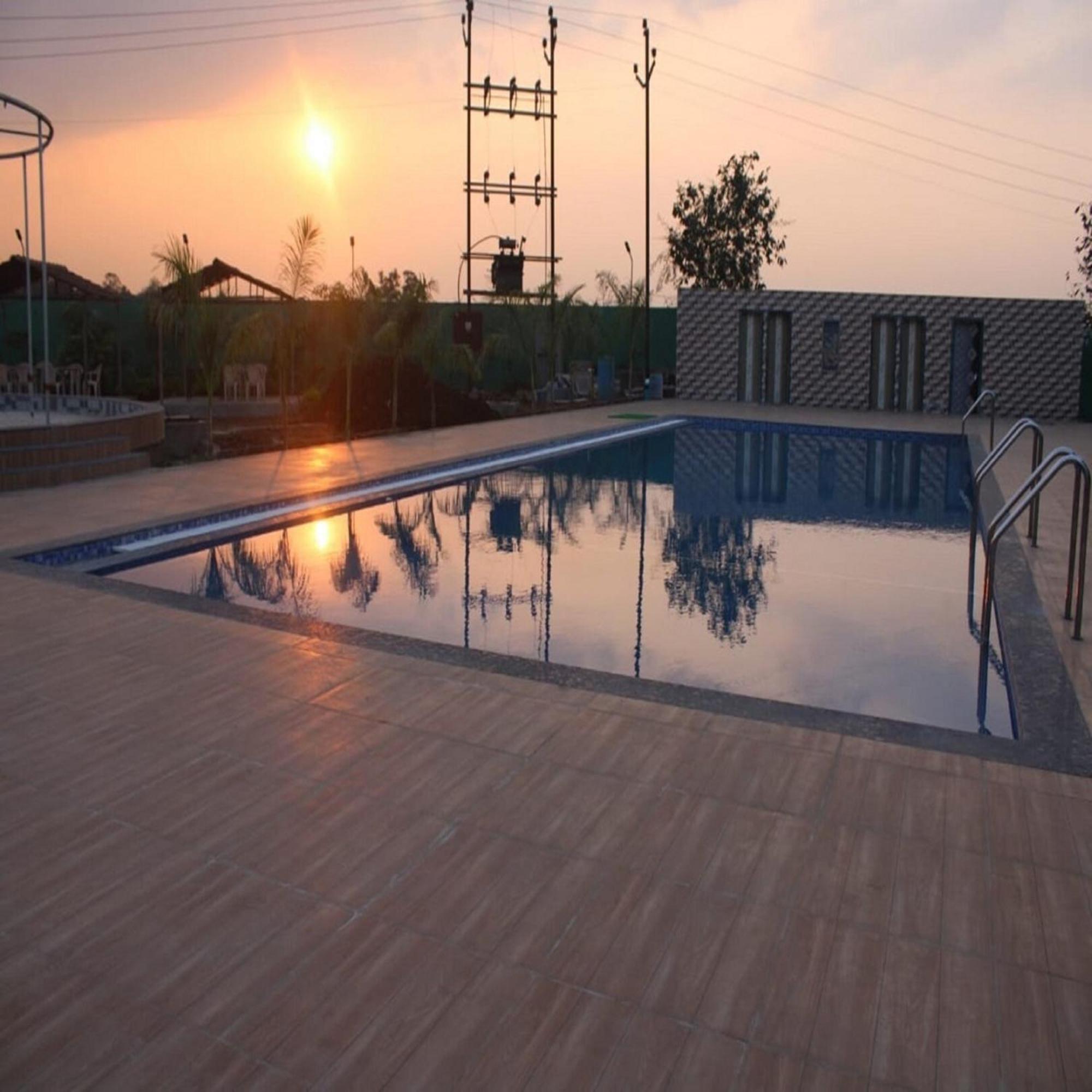 Hotel Metro Palace Resort Karjat Exterior foto
